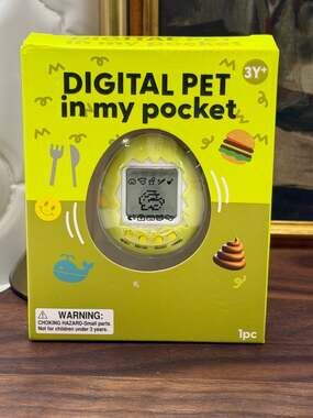 NWT J'adore Digital Pet In My Pocket Virtual Pet Keychain Game 100 Mini Games